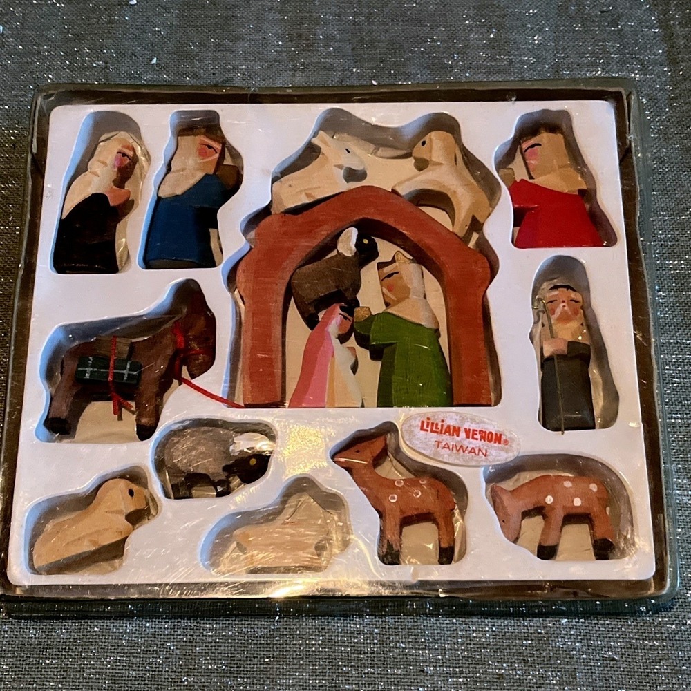 Vtg 16pc Lillian Vernon Small Carved Wood Nativity Scene Wooden Manger Set w/Box